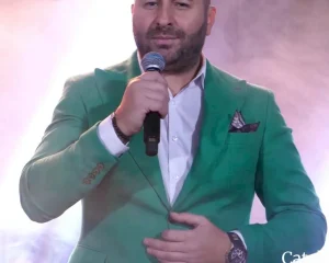 Cătălin Măgureanu cântând la un eveniment